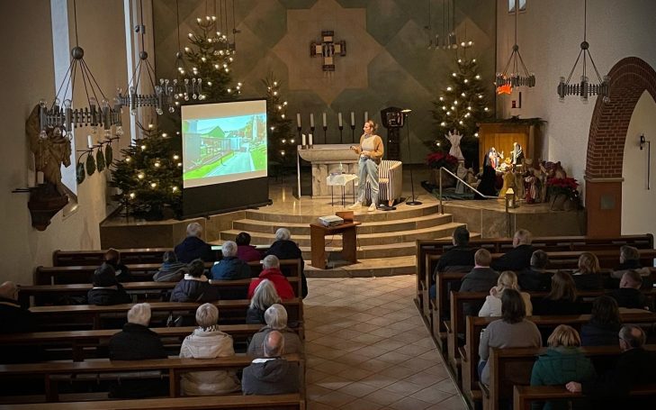 Gut gefüllte Kirche